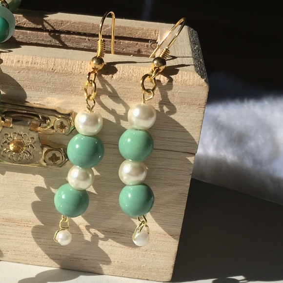 NEW✨Jade & Pearl Handmade Beaded Drop Earrings CCO - Picture 2 of 4